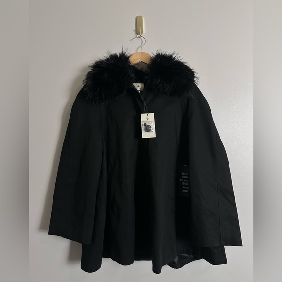 TUCKERNUCK Fur Collar Cecile Swing Cape - Picture 7 of 12